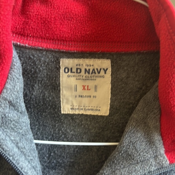 Beautiful fleece jacket by Old Navy. Neck zipper - Picture 2 of 6